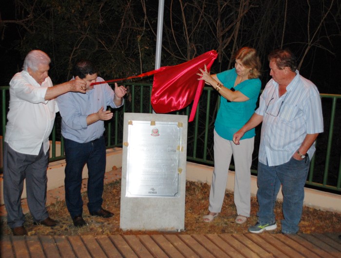 Foto1_Inauracao_3_Quedas_Placa_ex-prefeitos